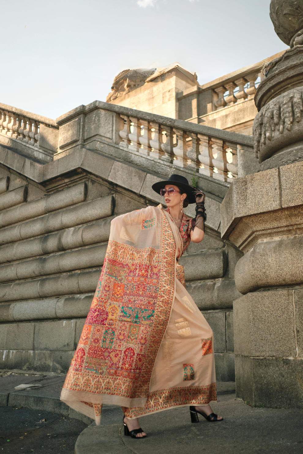 Kashmiri Modal Handloom Weaving Saree with Intricate Traditional Patterns
