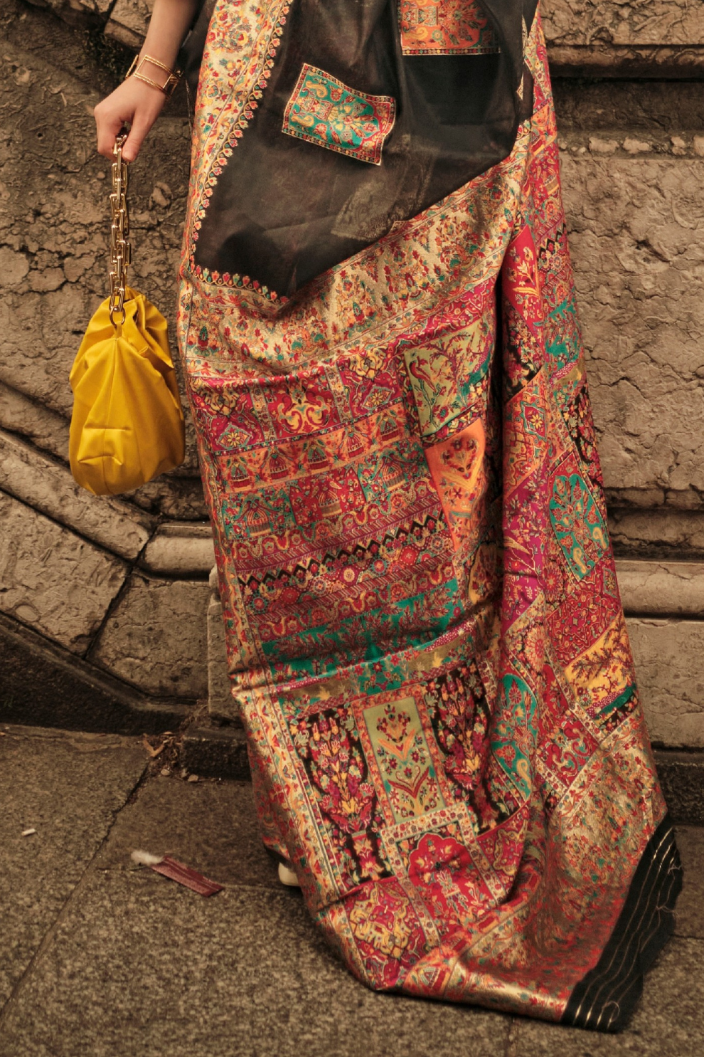 Kashmiri Modal Handloom Weaving Saree with Intricate Traditional Patterns
