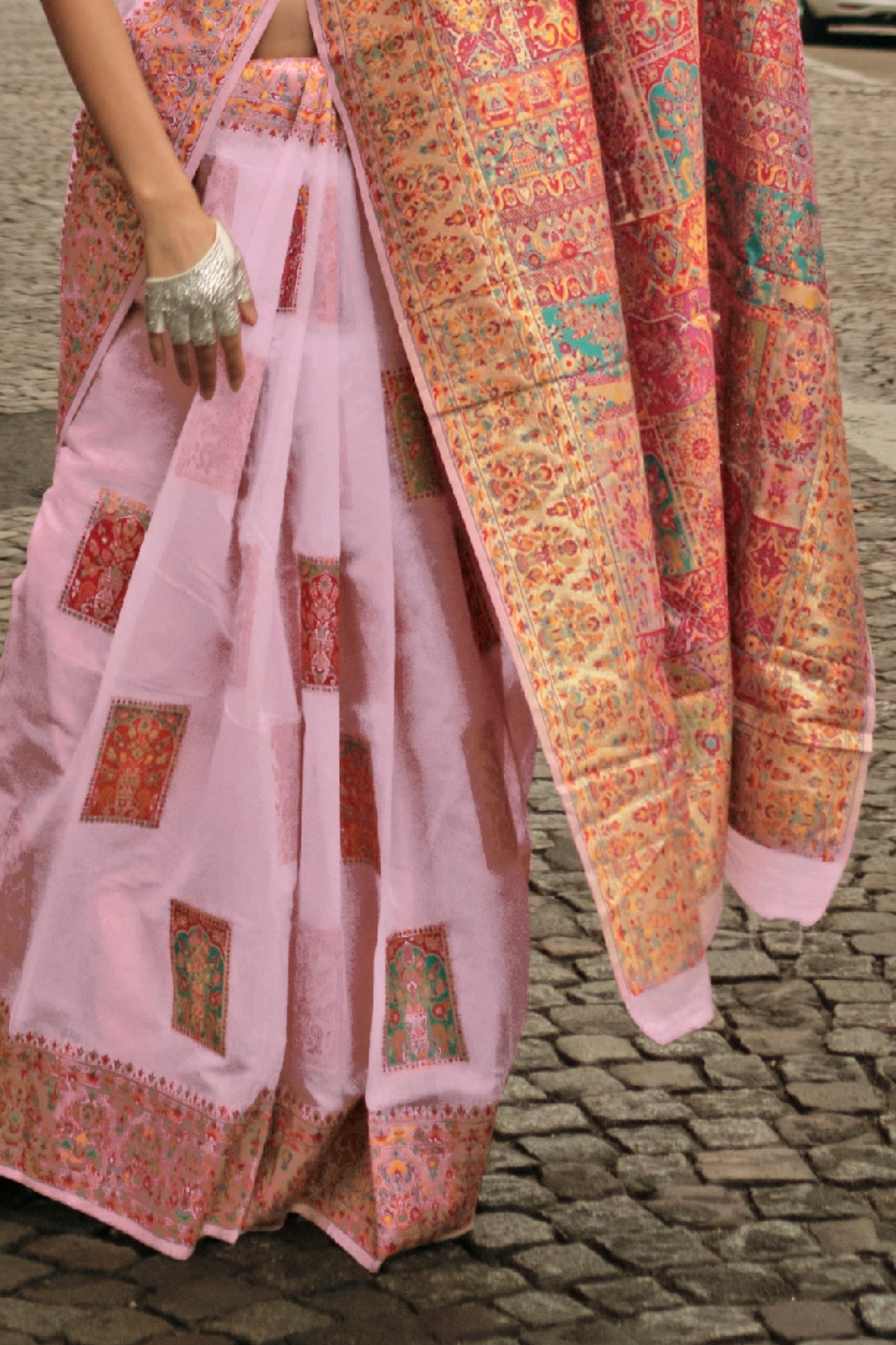 Kashmiri Modal Handloom Weaving Saree with Intricate Traditional Patterns