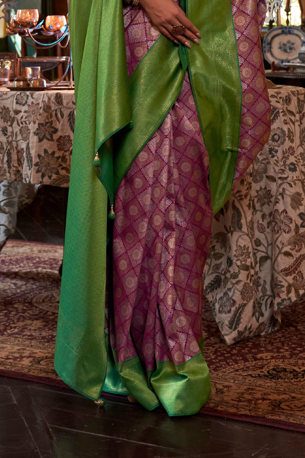 Graceful Kanjeevaram Silk Blend Saree with Motif Work