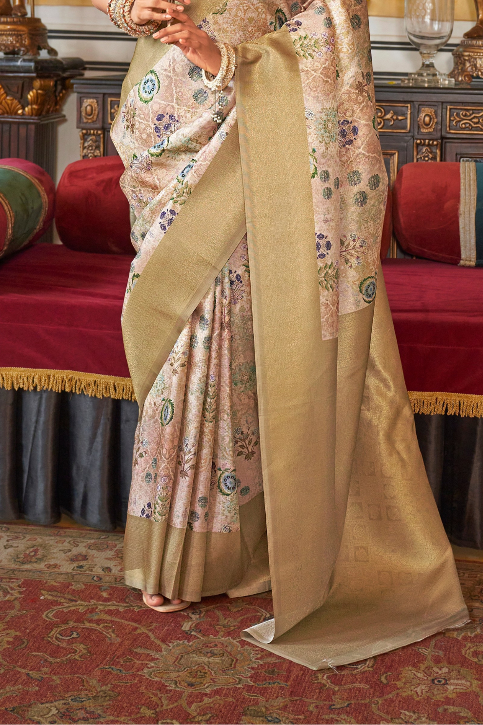 Traditional Woven Silk Blend Saree in Kanjivaram Design