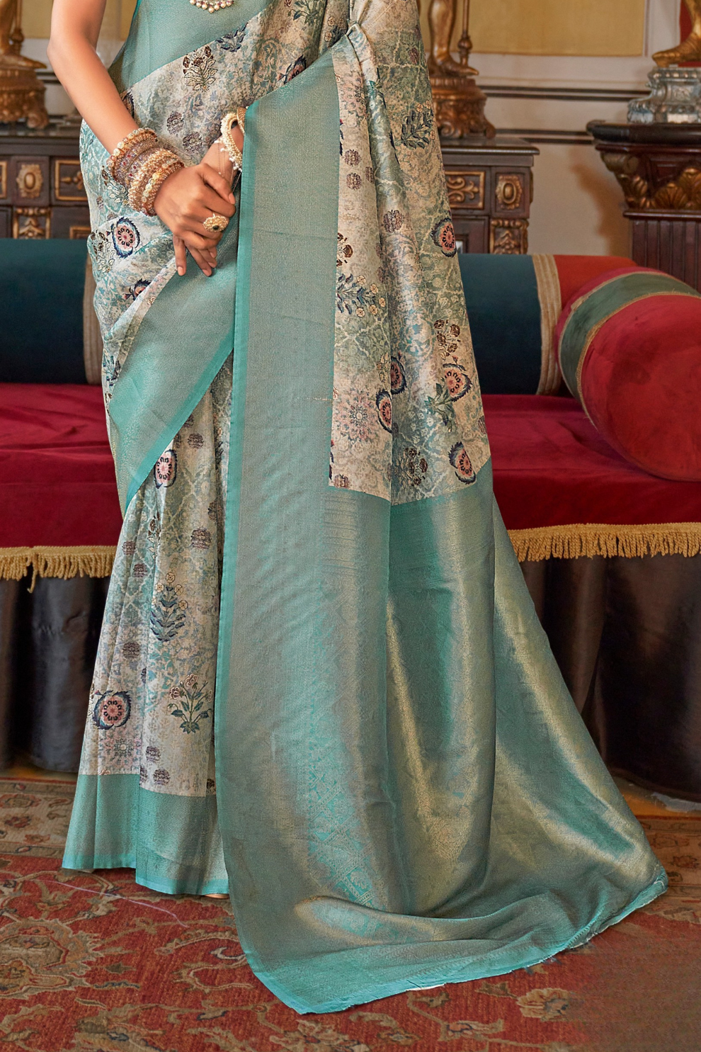 Traditional Woven Silk Blend Saree in Kanjivaram Design