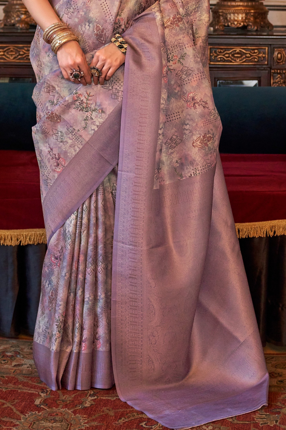 Traditional Woven Silk Blend Saree in Kanjivaram Design