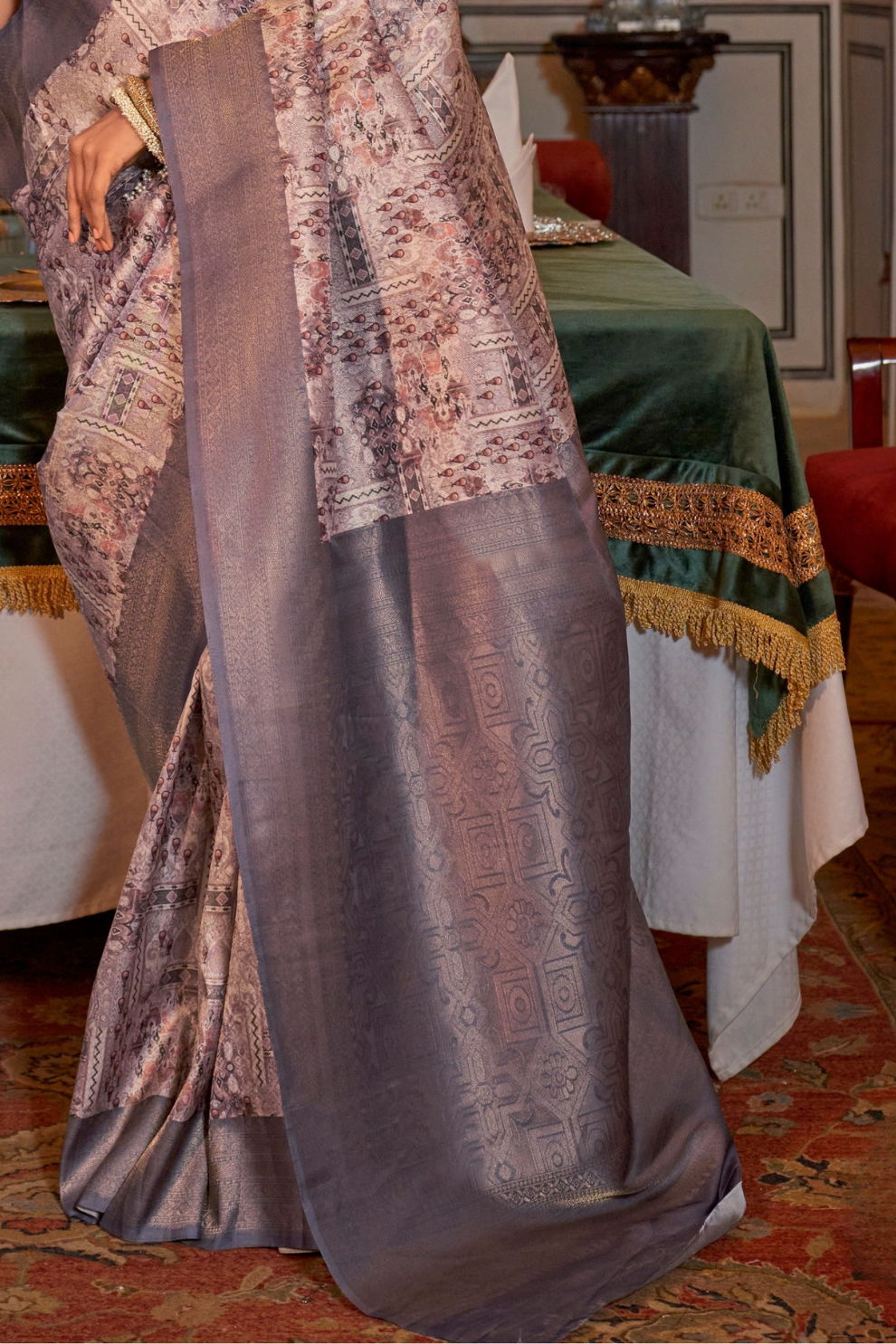 Elegant Silk Blend Saree with Kanjivaram Weave