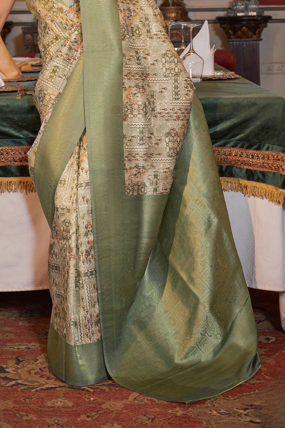 Elegant Silk Blend Saree with Kanjivaram Weave