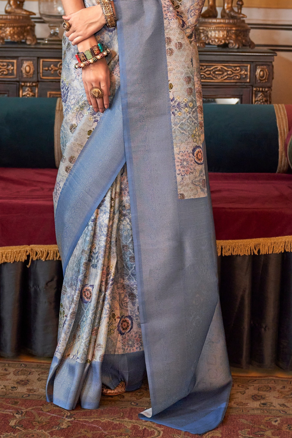 Traditional Woven Silk Blend Saree in Kanjivaram Design