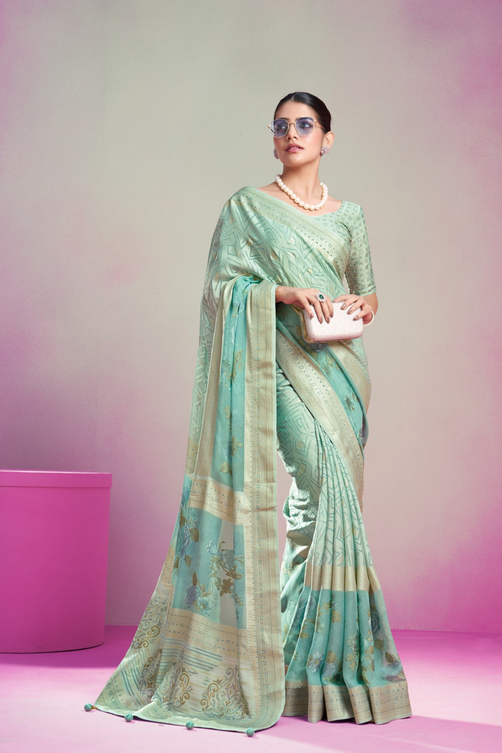 Luxury Georgette Saree Featuring Burnout Detailing