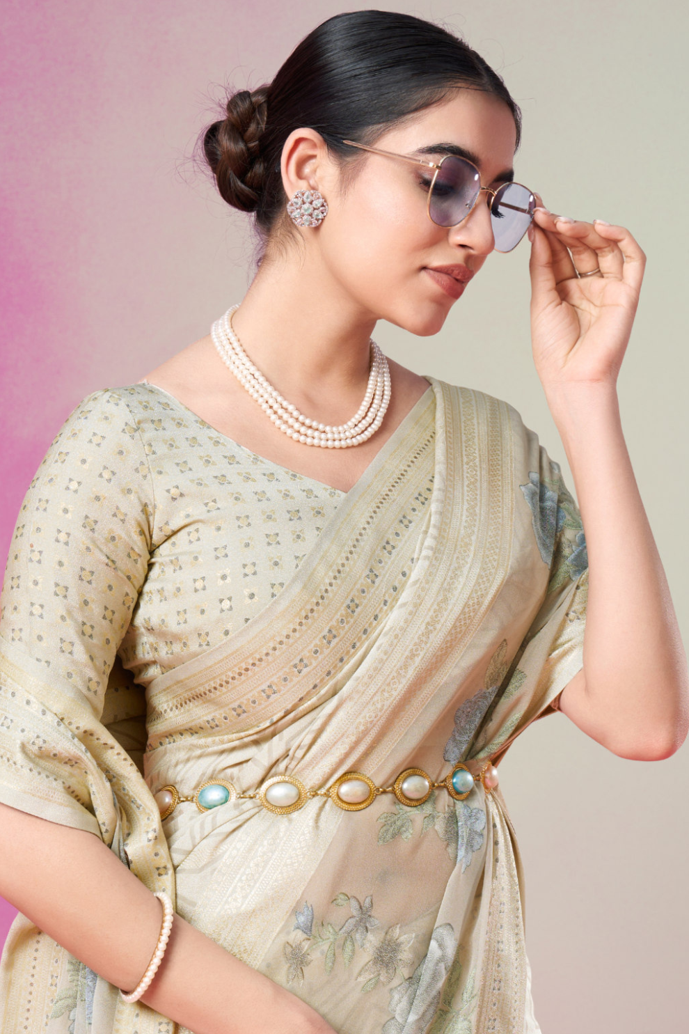 Luxury Georgette Saree Featuring Burnout Detailing