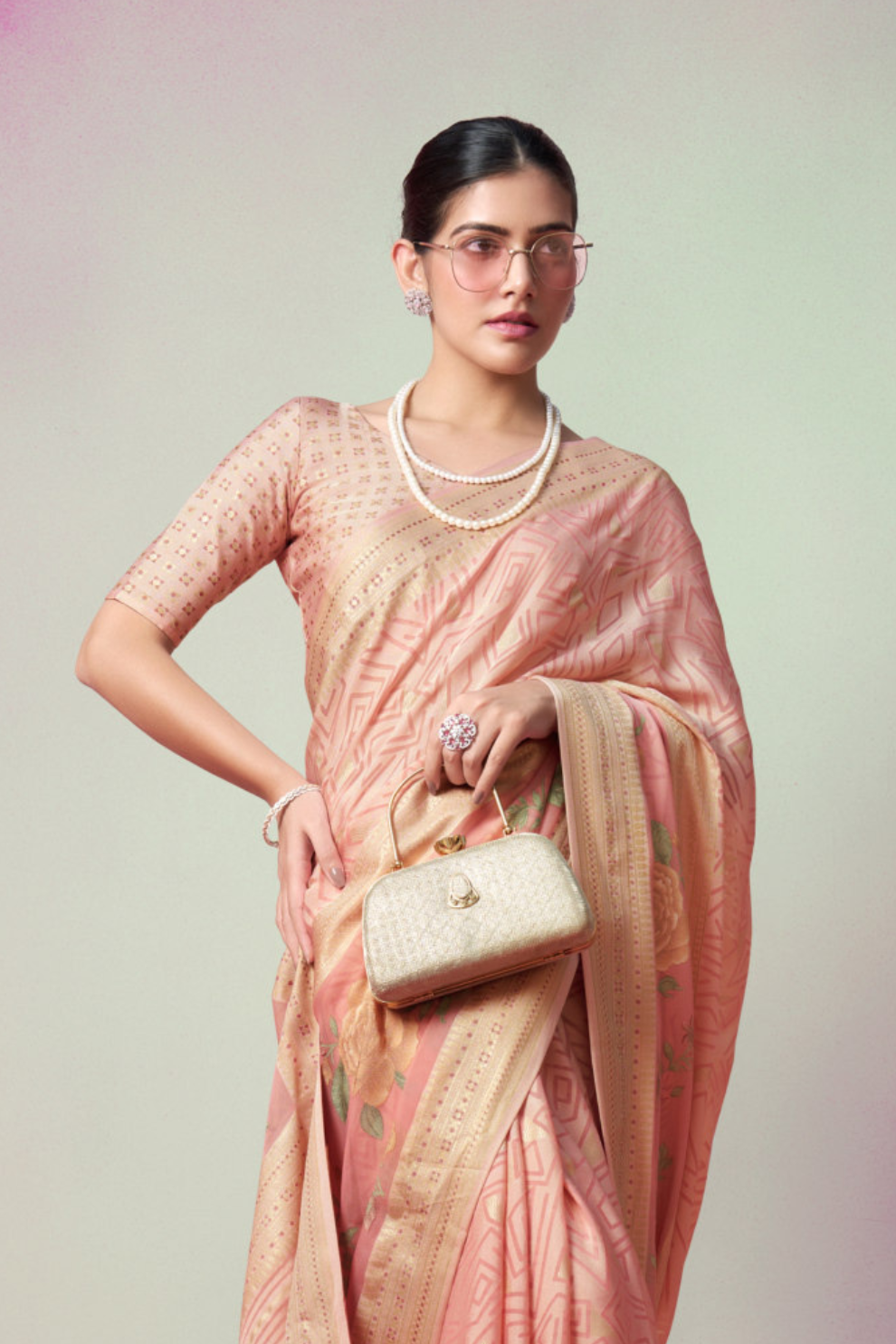 Luxury Georgette Saree Featuring Burnout Detailing