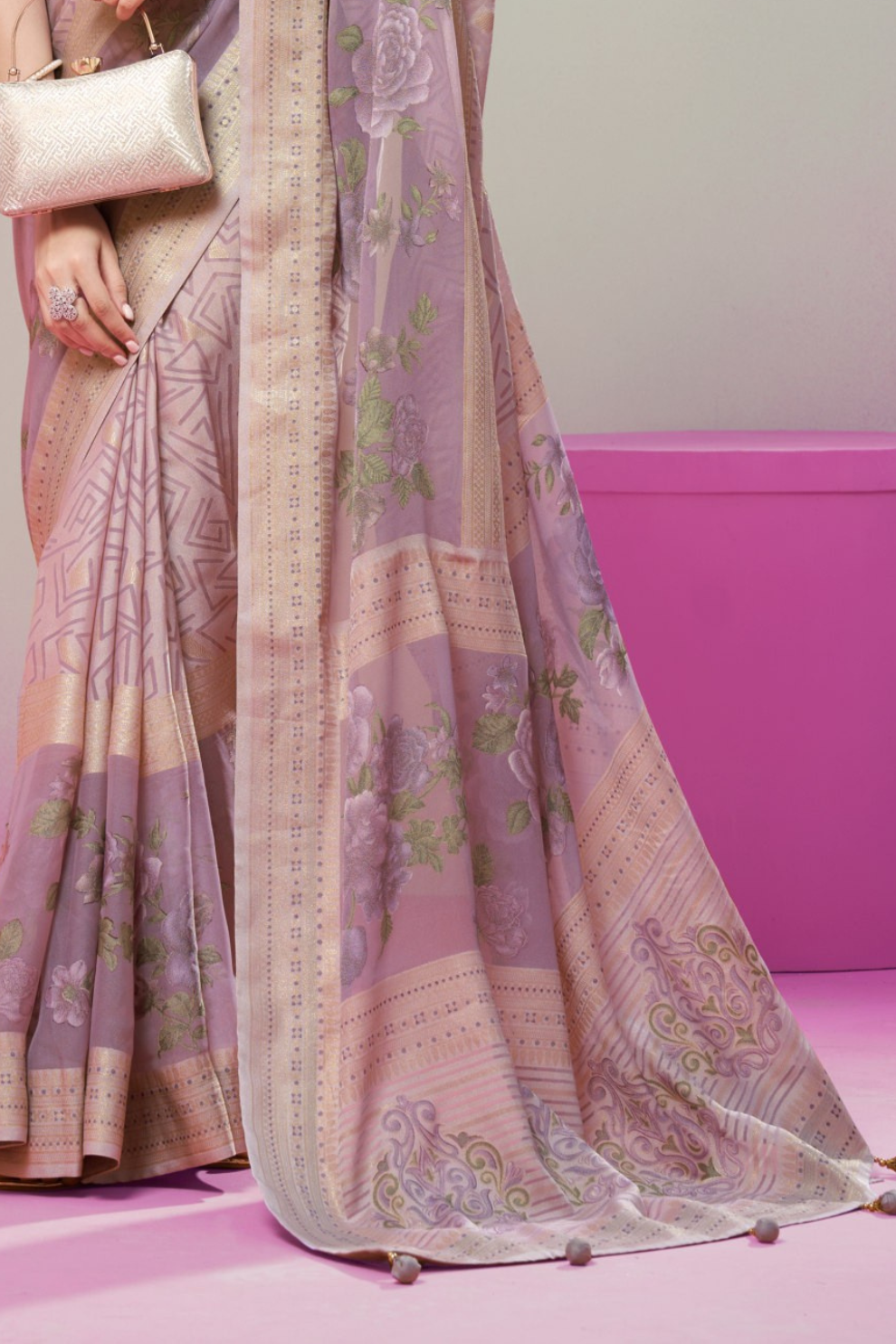Luxury Georgette Saree Featuring Burnout Detailing