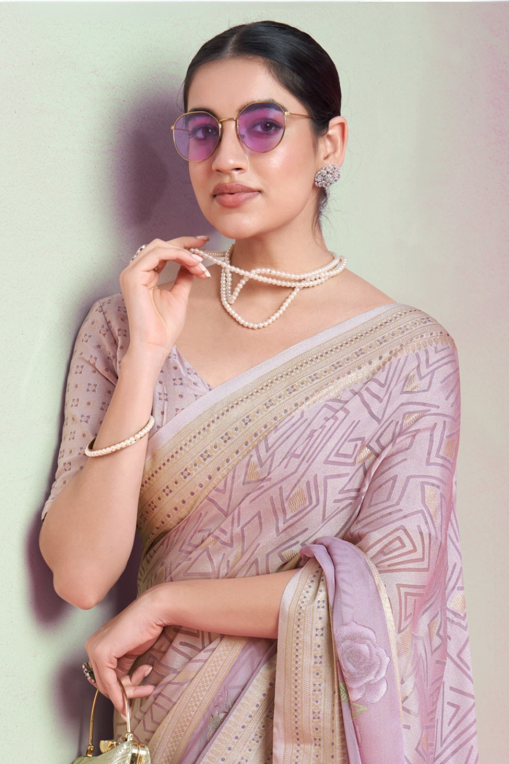 Luxury Georgette Saree Featuring Burnout Detailing