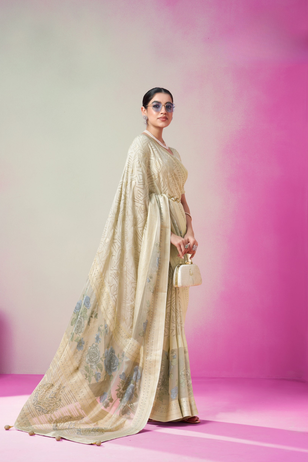 Luxury Georgette Saree Featuring Burnout Detailing