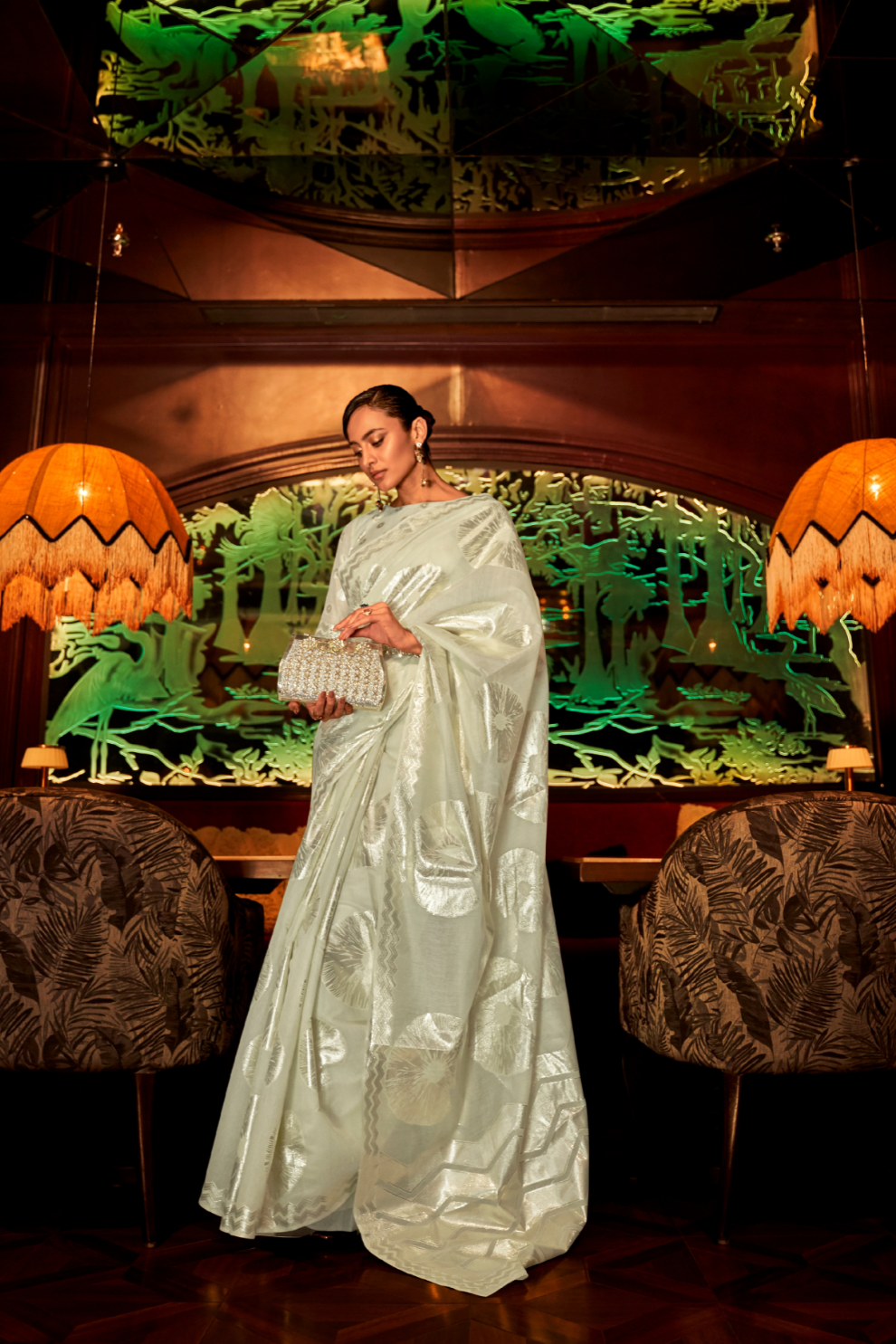Elegant Handloom Saree with Traditional Woven Design