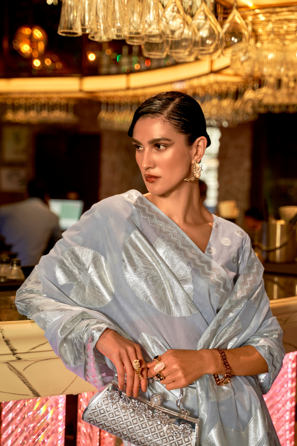 Elegant Handloom Saree with Traditional Woven Design