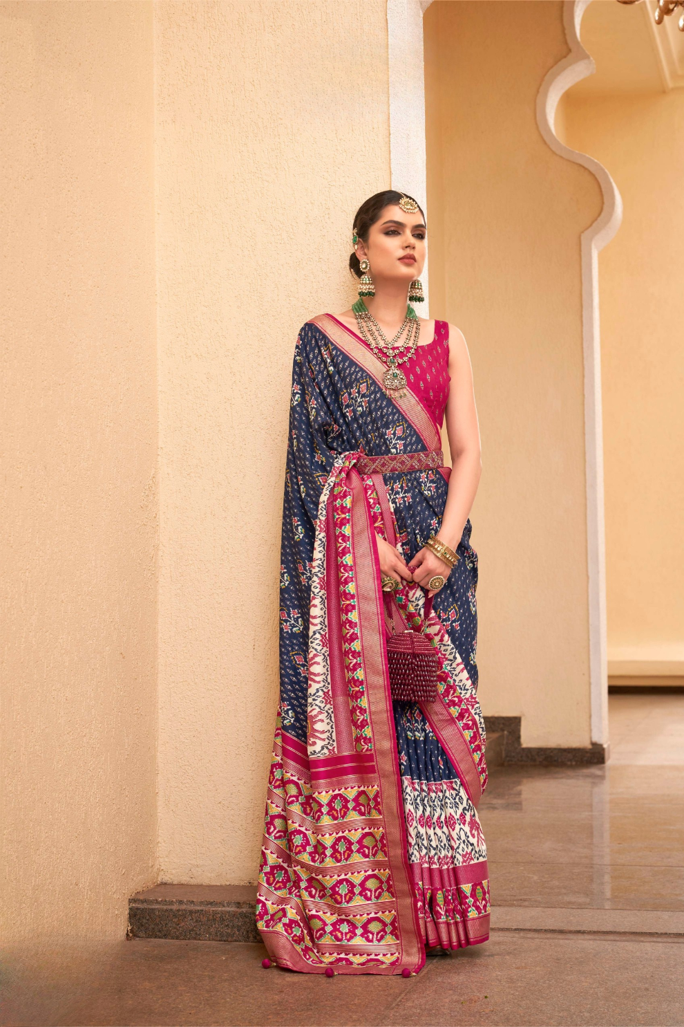 Elegant Silk Saree Featuring Classic Patola Print Work