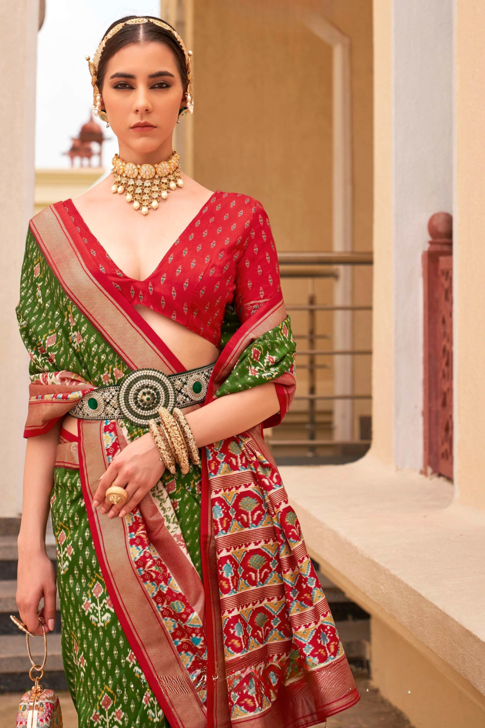 Elegant Silk Saree Featuring Classic Patola Print Work