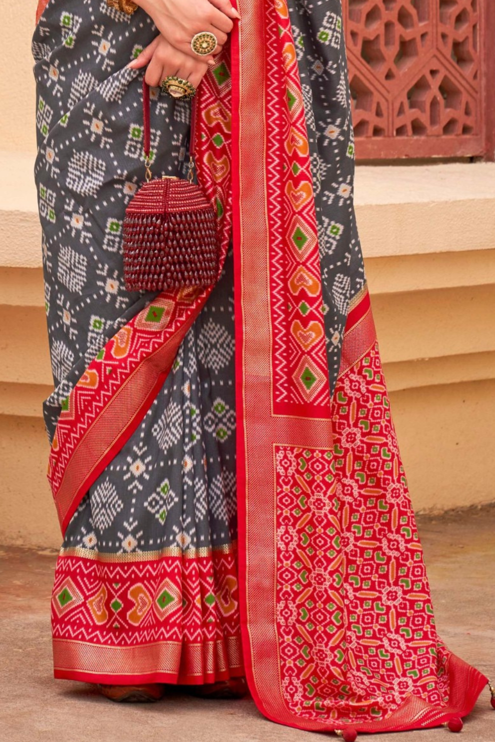 Elegant Silk Saree Featuring Classic Patola Print Work