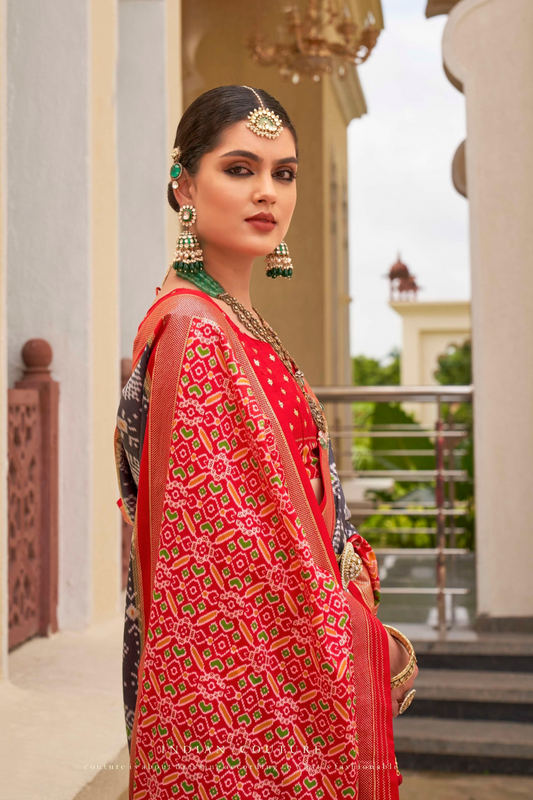 Elegant Silk Saree Featuring Classic Patola Print Work