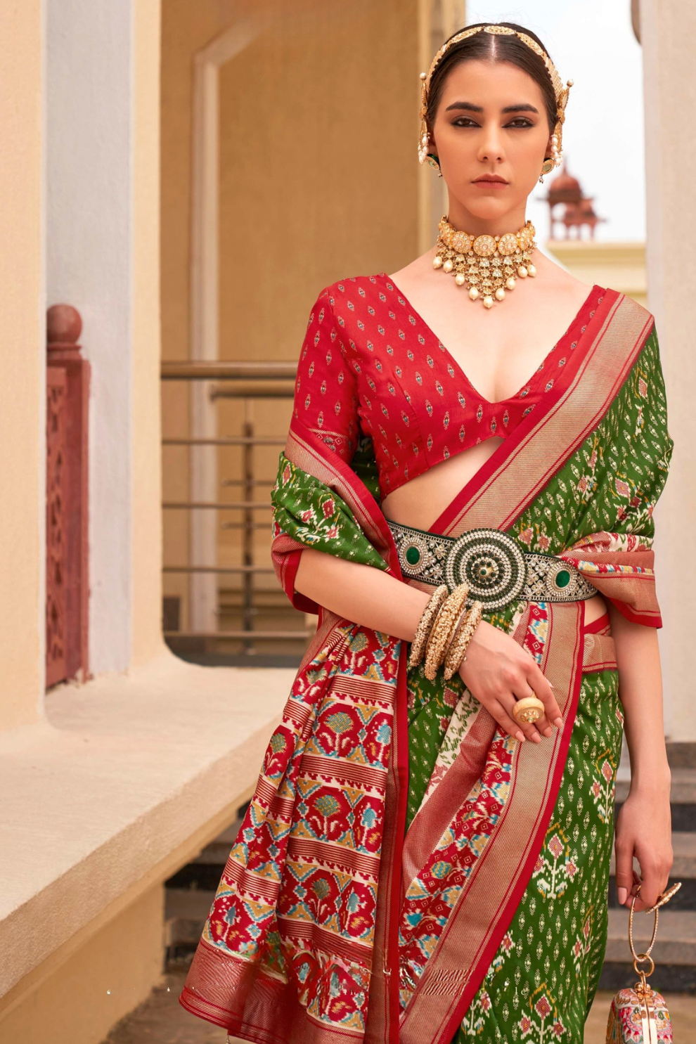 Elegant Silk Saree Featuring Classic Patola Print Work