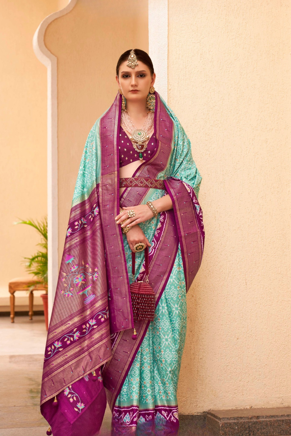 Elegant Silk Saree Featuring Classic Patola Print Work