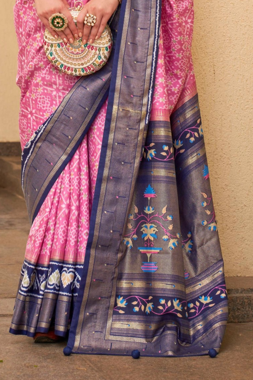 Elegant Silk Saree Featuring Classic Patola Print Work