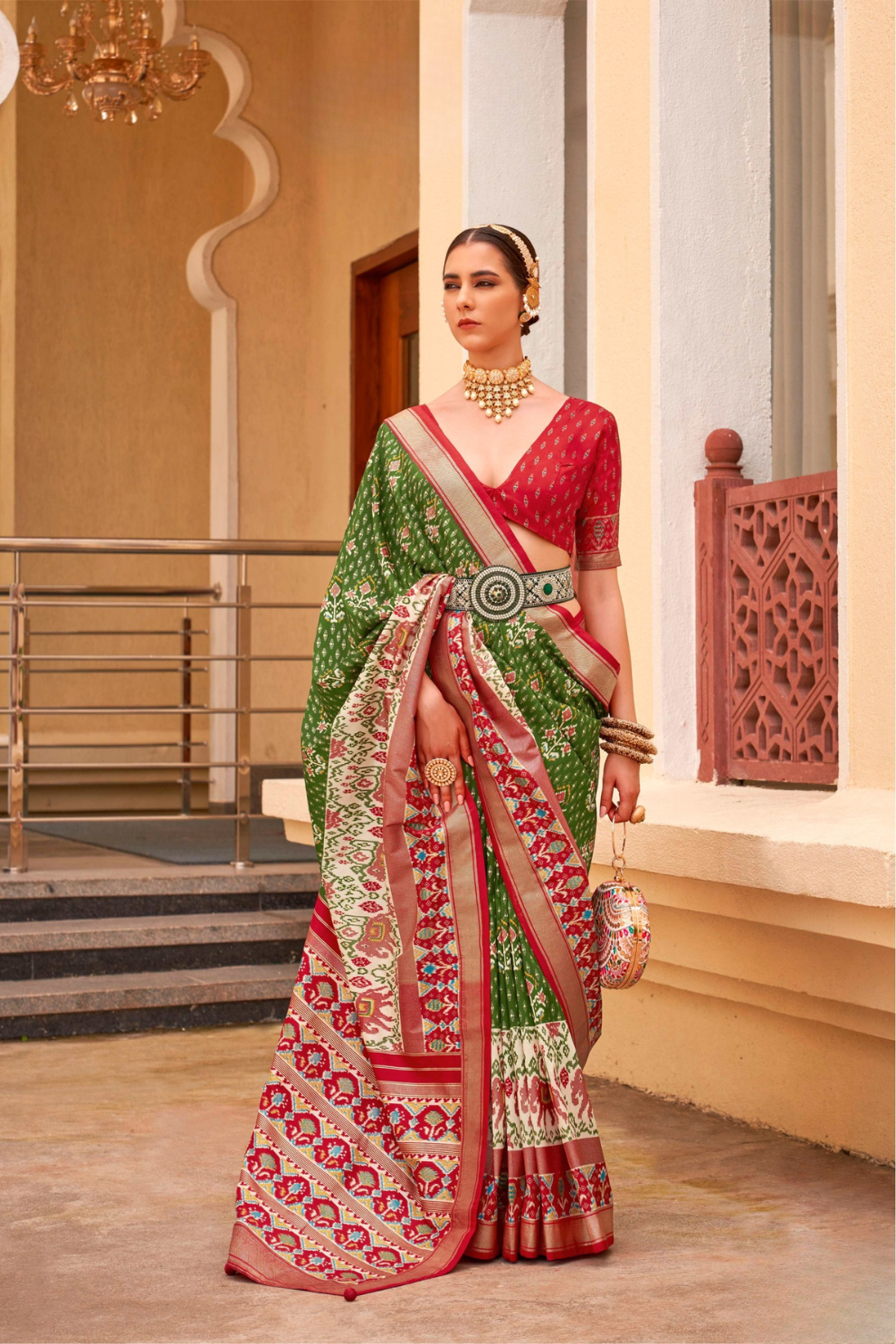 Elegant Silk Saree Featuring Classic Patola Print Work