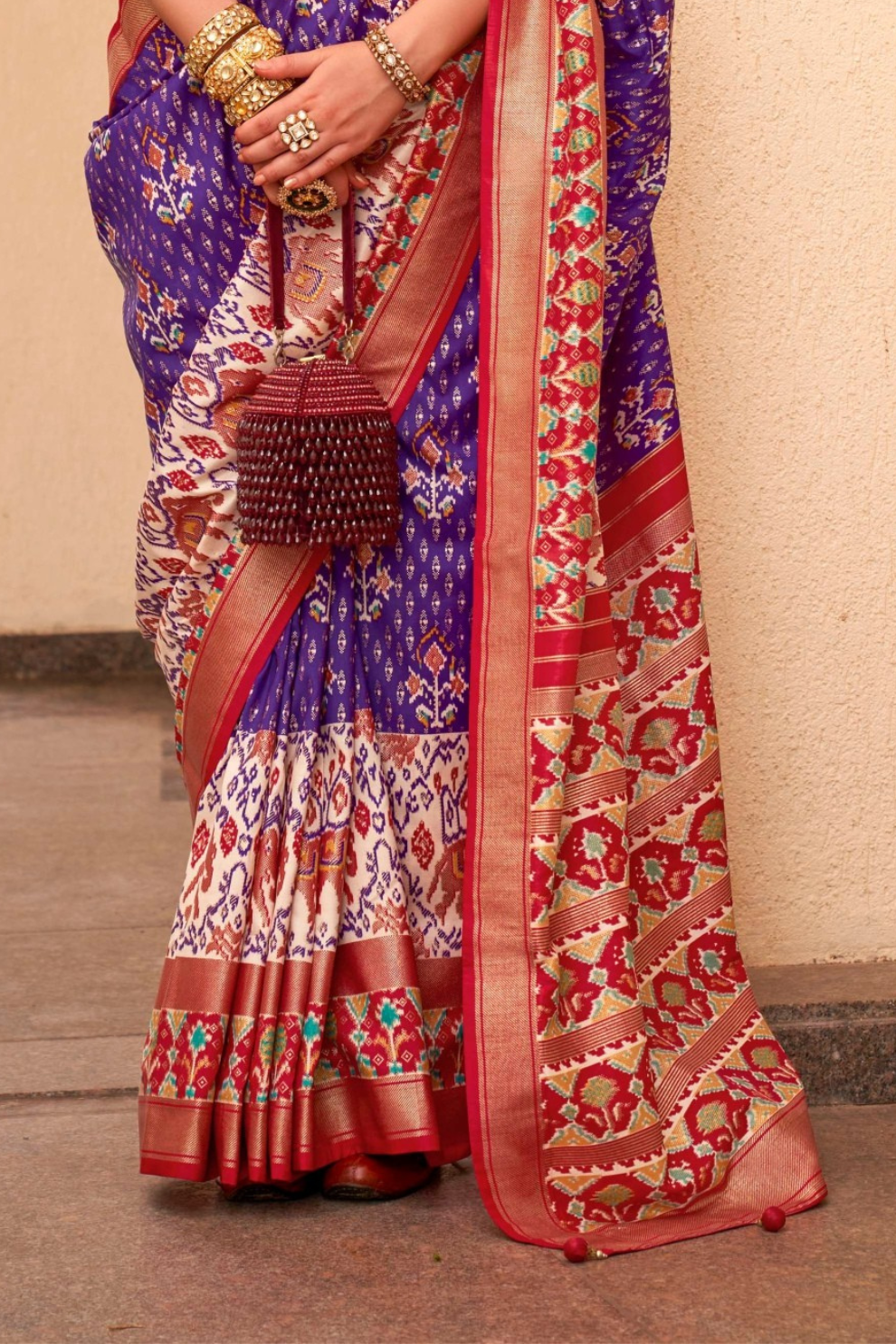 Elegant Silk Saree Featuring Classic Patola Print Work