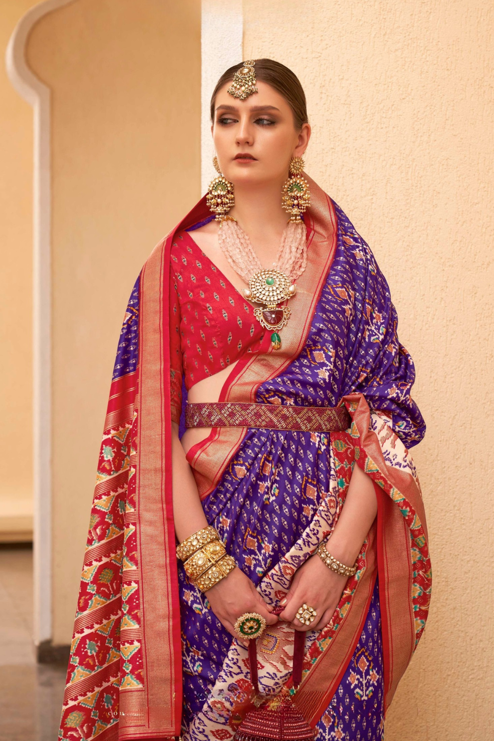 Elegant Silk Saree Featuring Classic Patola Print Work