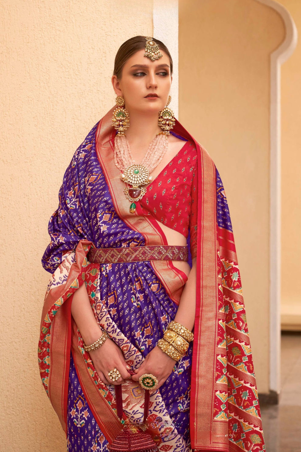 Elegant Silk Saree Featuring Classic Patola Print Work