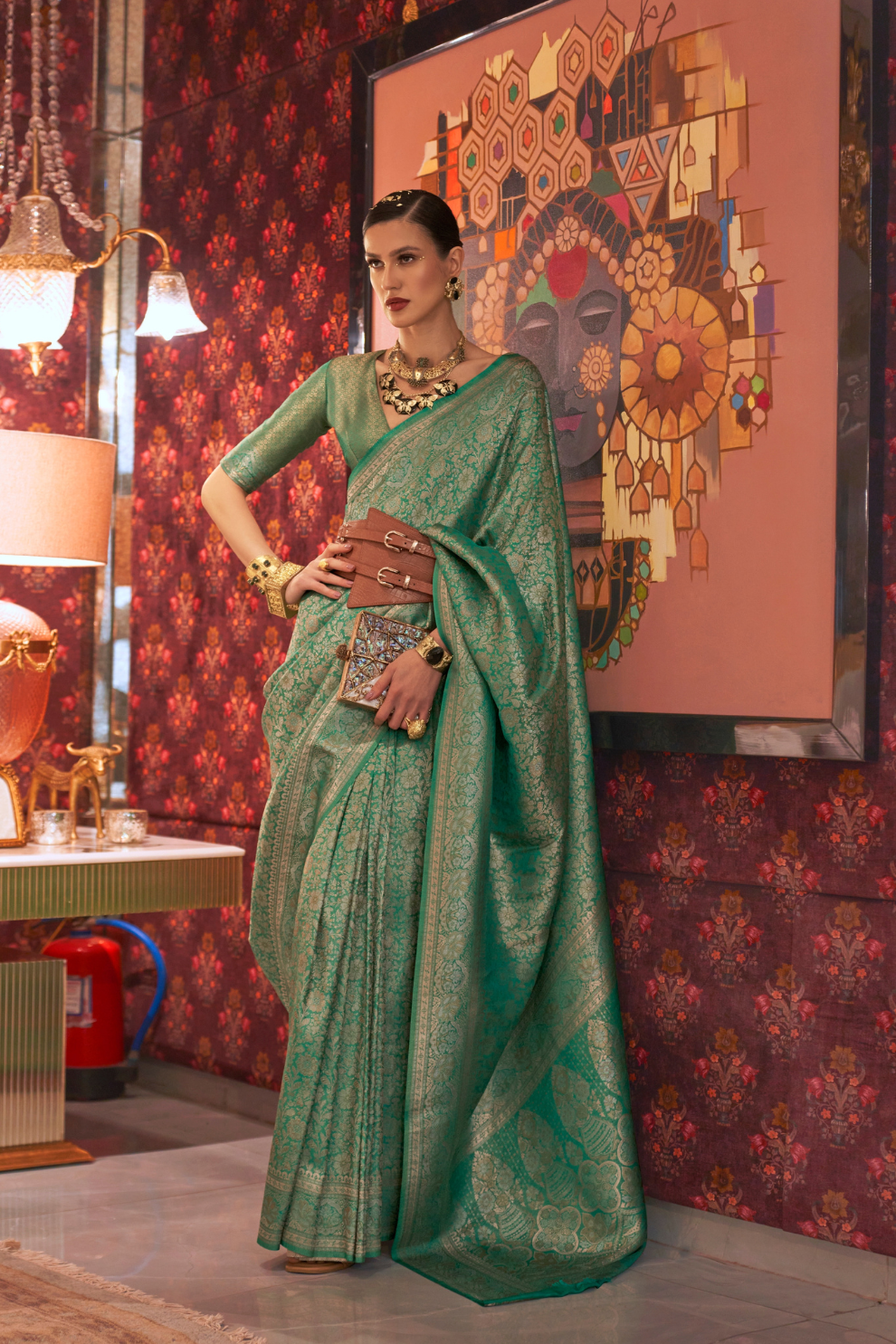 Traditional Kanchipuram Silk Saree with Handloom Weaving Elegance