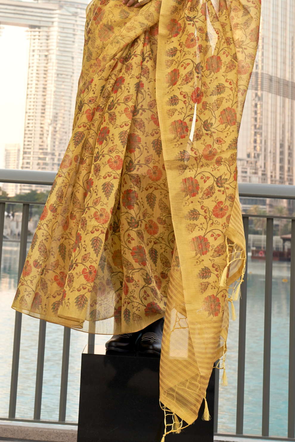Tissue Saree with Elegant Handloom Weaving and Subtle Shine