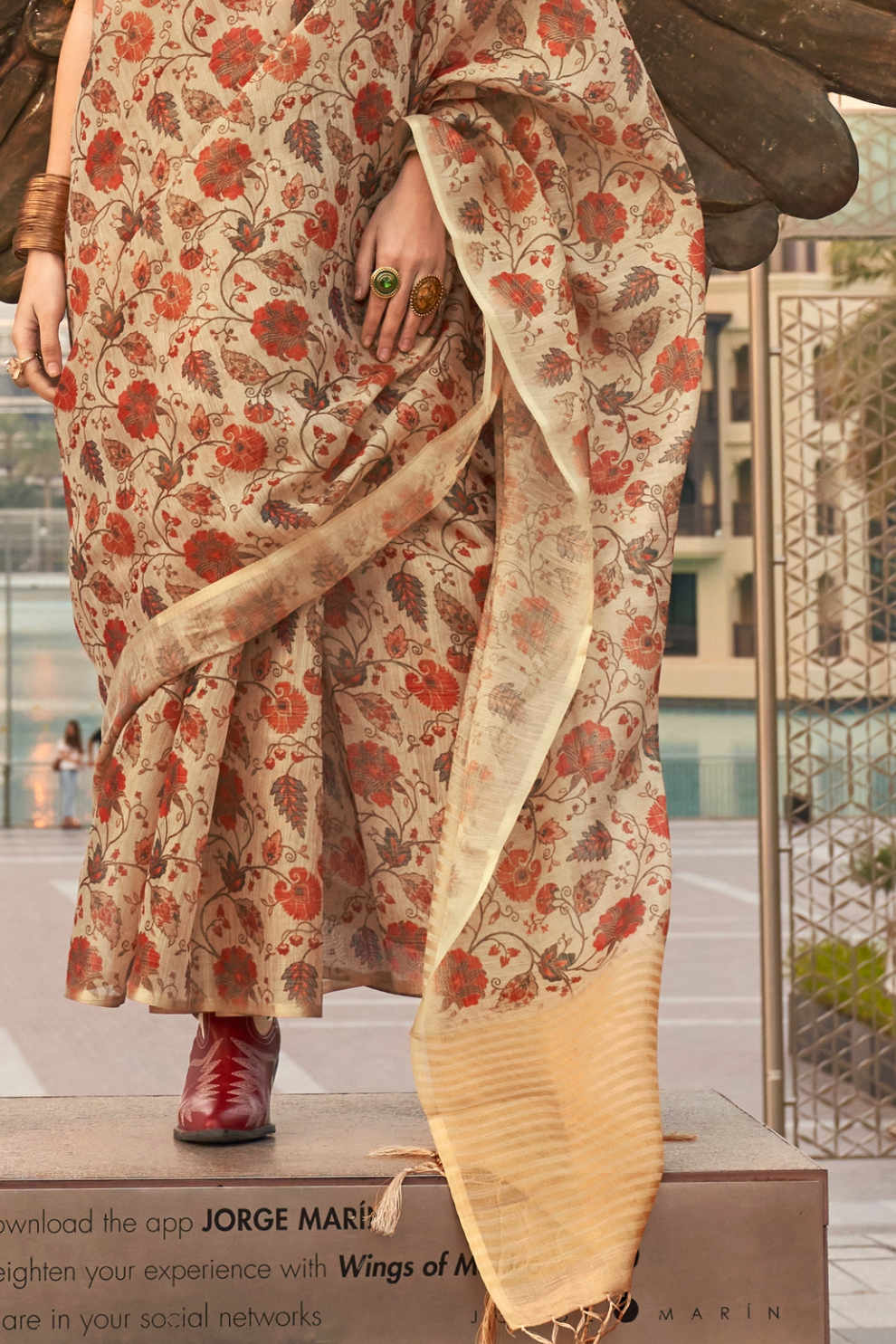 Tissue Saree with Elegant Handloom Weaving and Subtle Shine