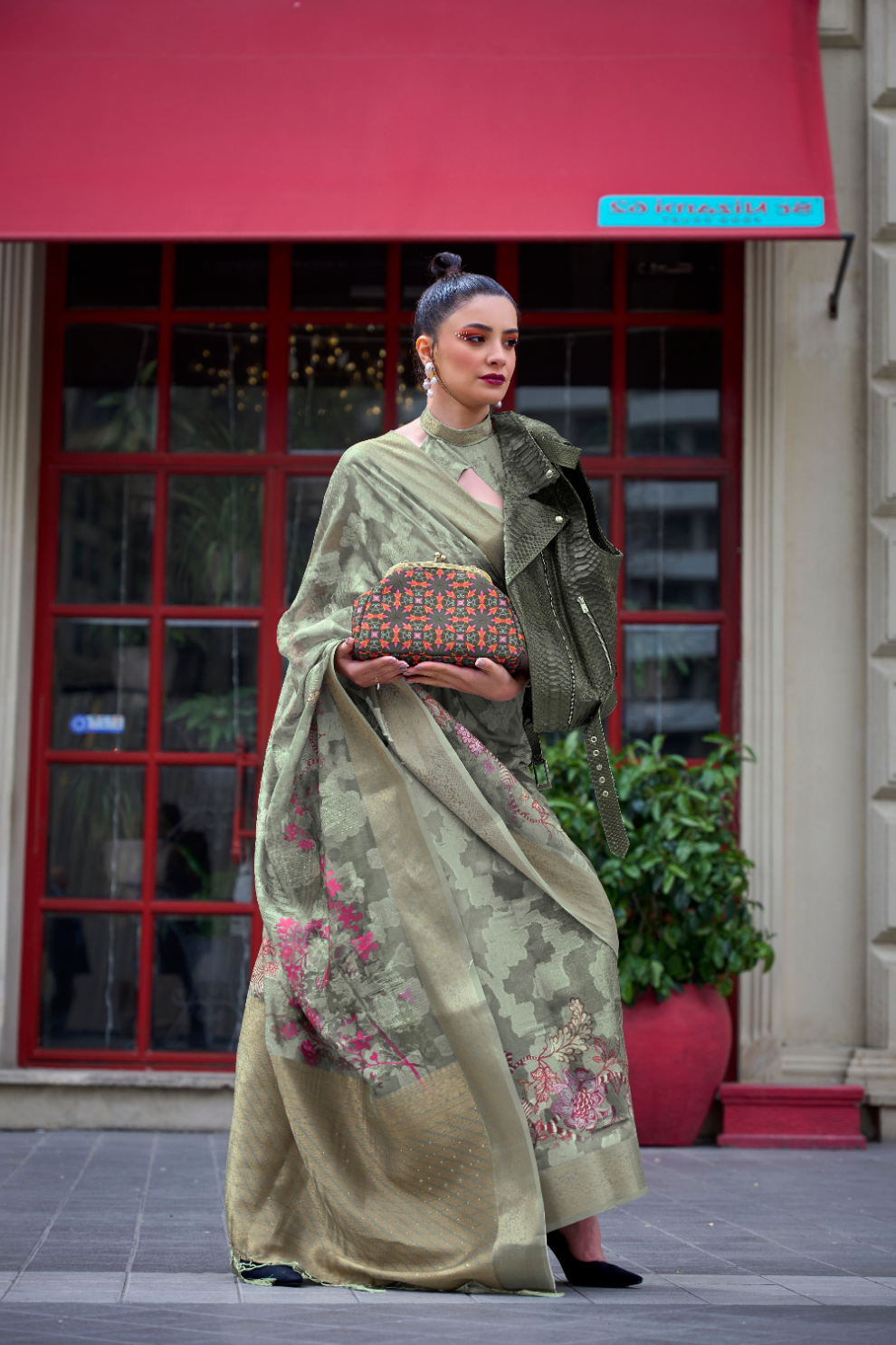 Poly Brasso Saree with Fine Handloom Weaving Detail