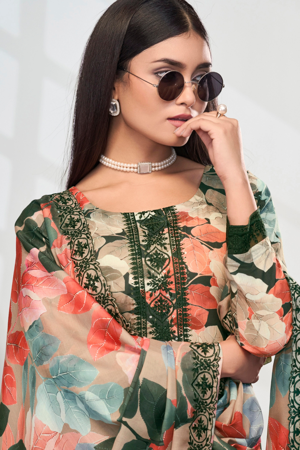Lehenga Choli de seda de diseñador en color azul turquesa, lista para usar, con brillo y detalles de espejo