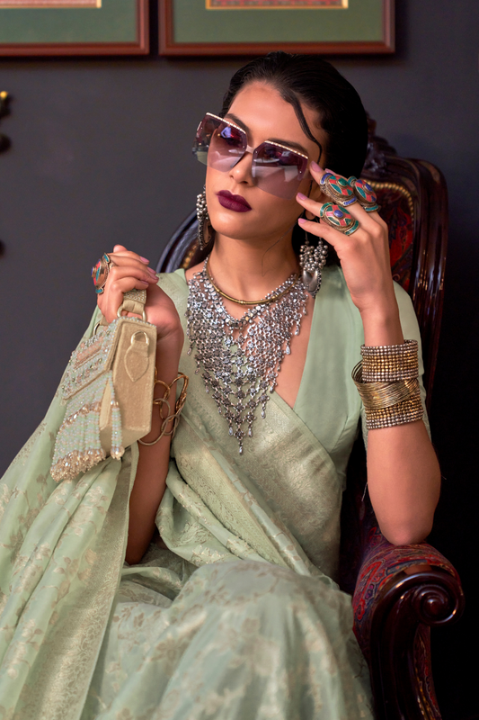 Graceful Handloom Woven Silk Saree with Traditional Charm