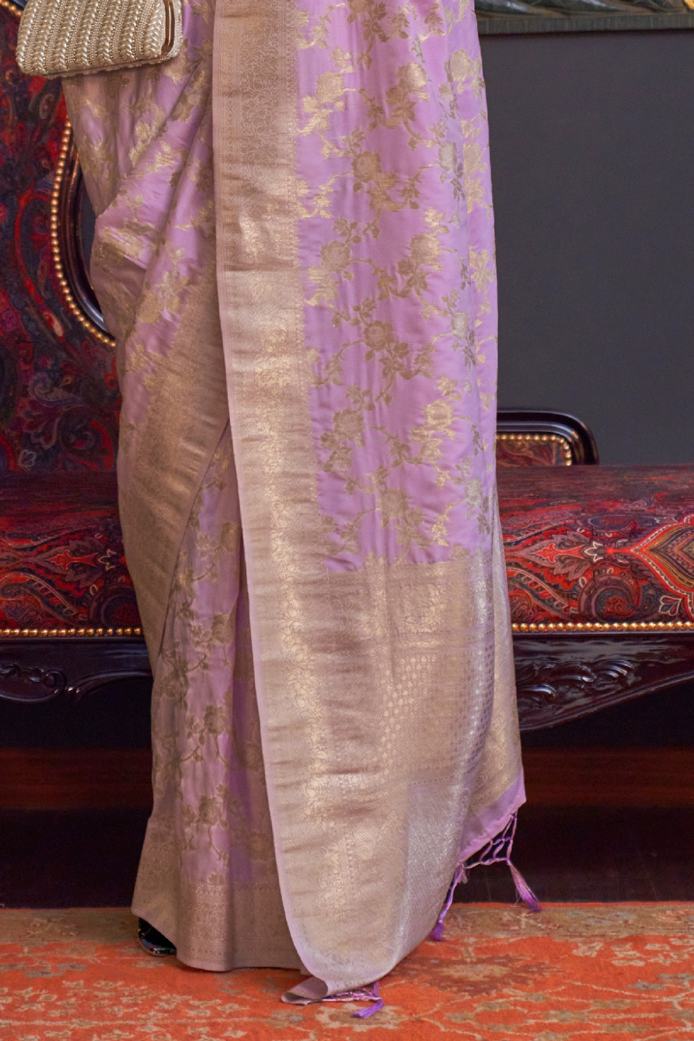 Graceful Handloom Woven Silk Saree with Traditional Charm