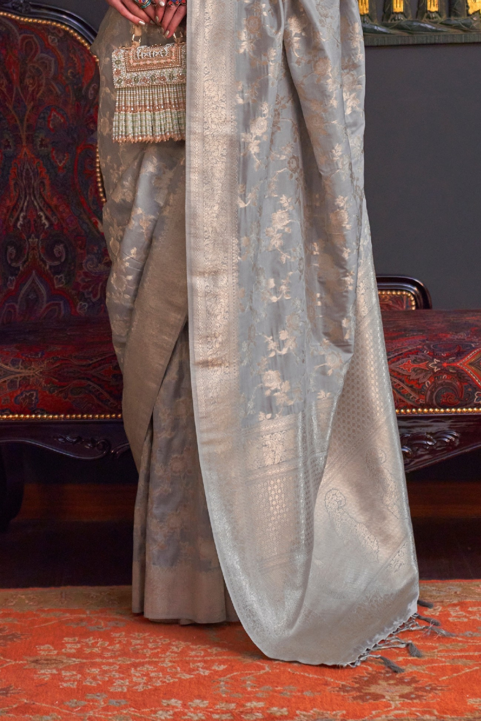 Graceful Handloom Woven Silk Saree with Traditional Charm