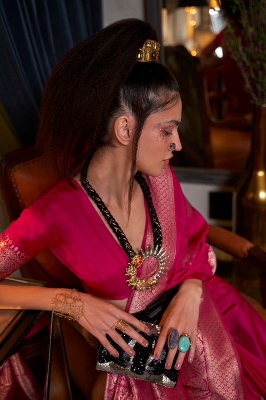 Graceful Georgette Silk Saree with Zari Woven Detailing