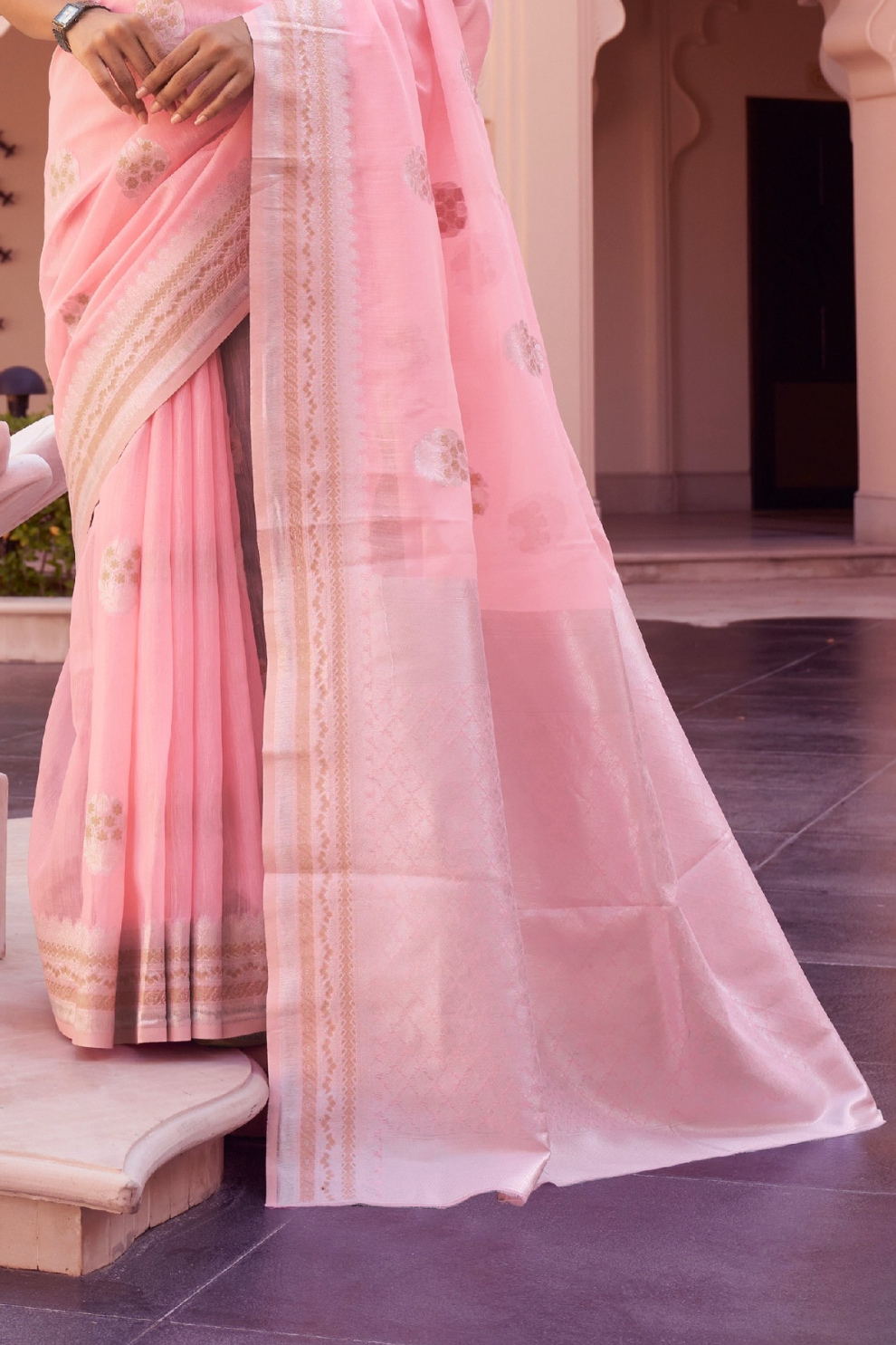 Pure Linen Silk Saree with Traditional Hand Weaving Design