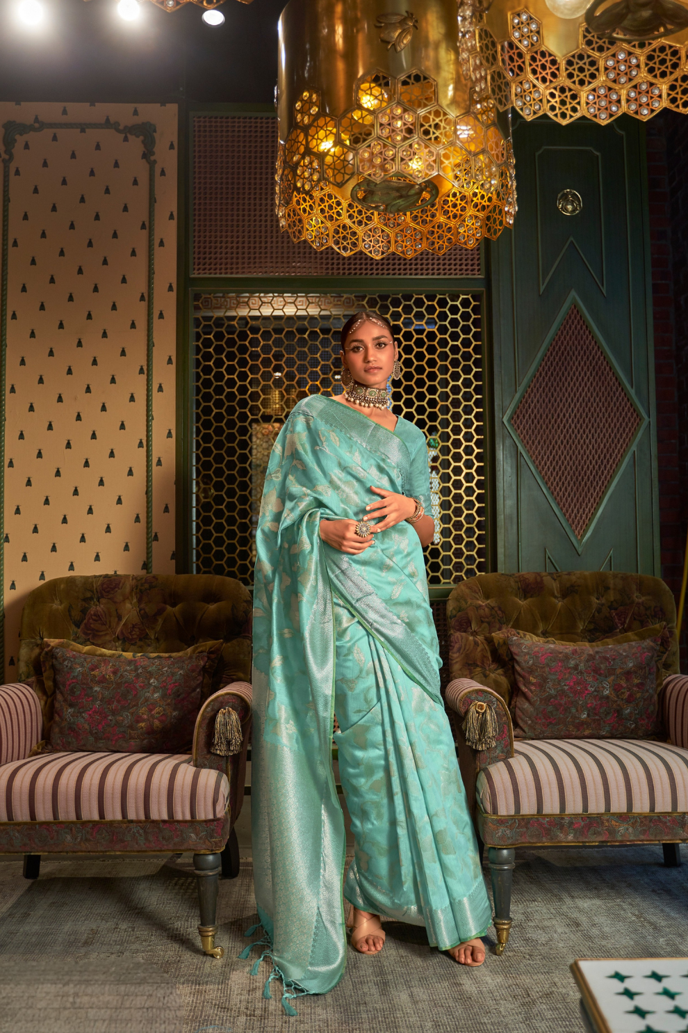 Banarasi Saree with Contrast Border and Traditional Weaving