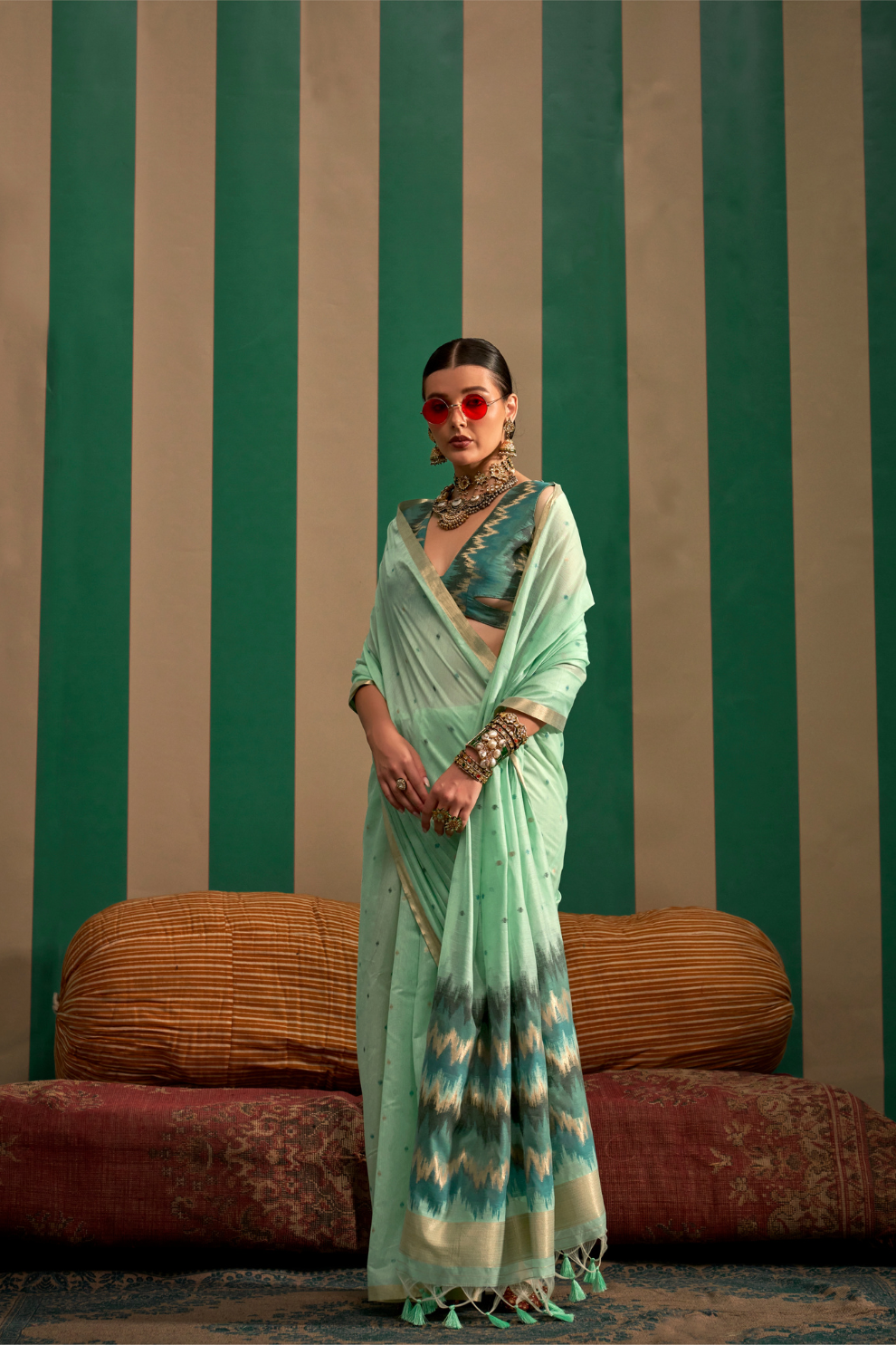Graceful Spun Silk Saree with Handloom Weaving