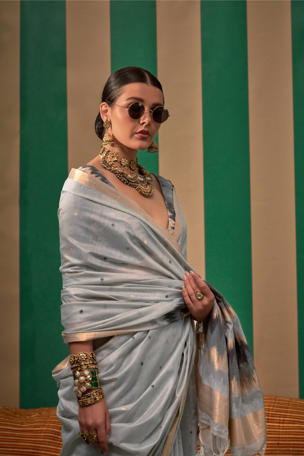 Graceful Spun Silk Saree with Handloom Weaving