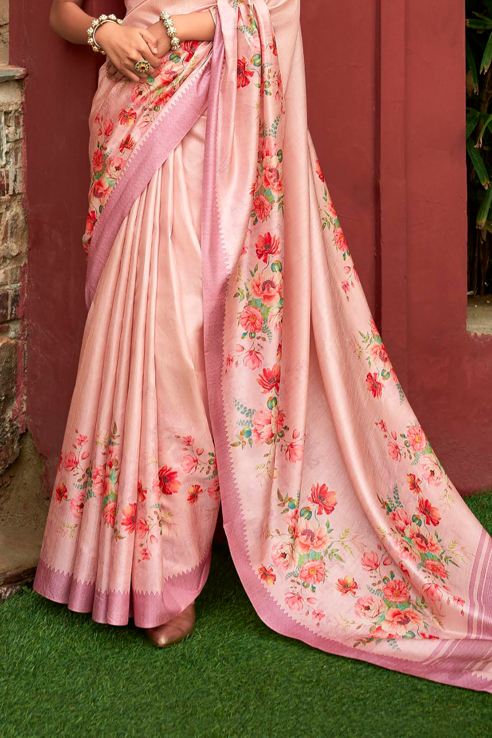 Super Tussar Silk Saree with Excellent Digital Floral Print