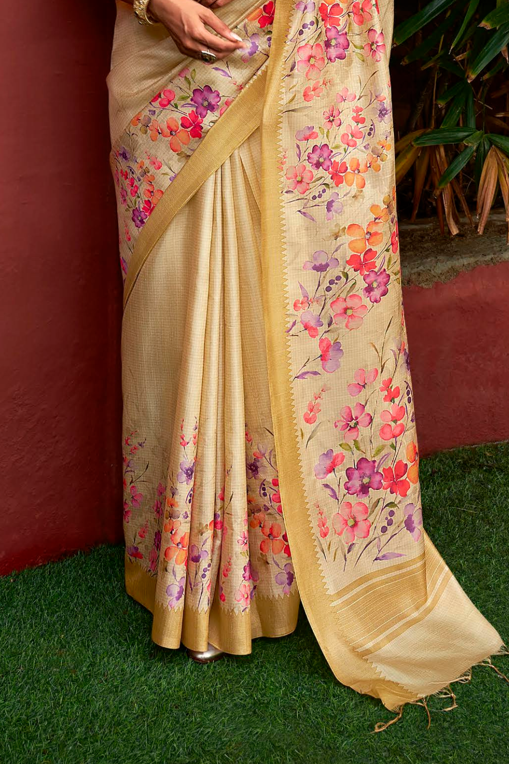 Super Tussar Silk Saree with Excellent Digital Floral Print