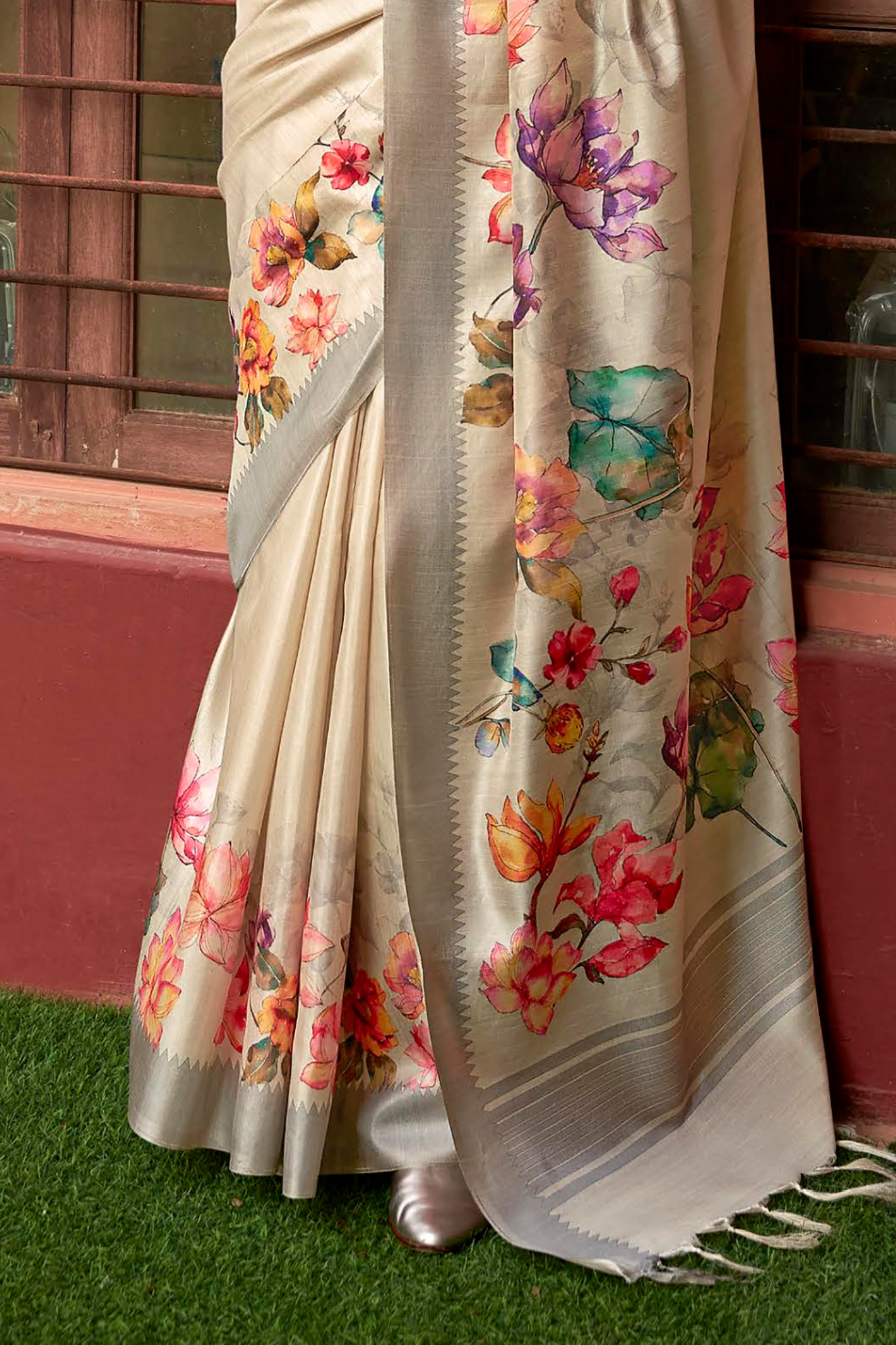 Super Tussar Silk Saree with Excellent Digital Floral Print