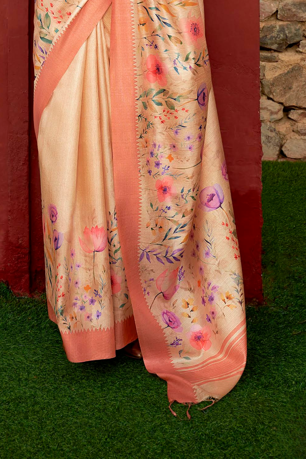 Super Tussar Silk Saree with Excellent Digital Floral Print