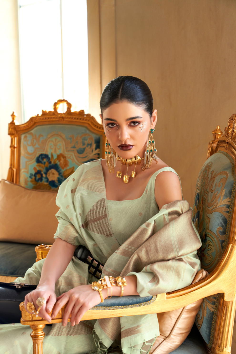 Handwoven Tissue Silk Saree with Elegant Weaving Work