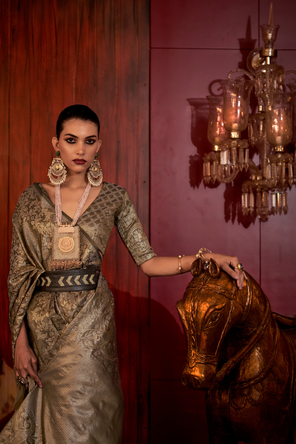 Zari Woven Banarasi Silk Blend Saree with Regal Detailing