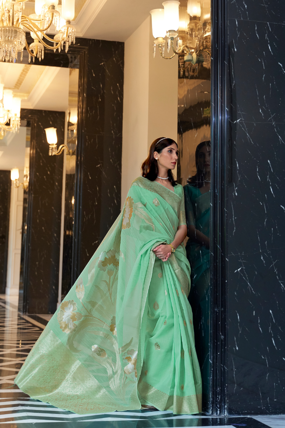 Pure Linen Saree with Elegant Handwoven Weaving Pattern