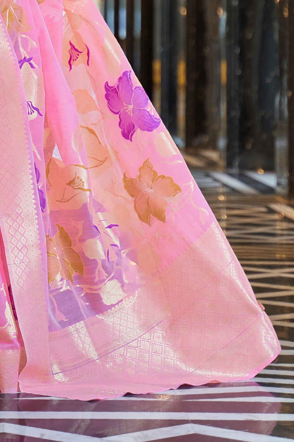 Pure Linen Saree with Elegant Handwoven Weaving Pattern